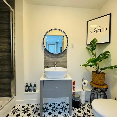 Boujee Arty In Centre