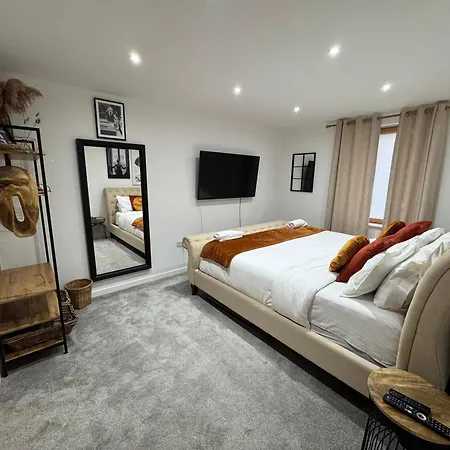 Boujee Arty In Centre