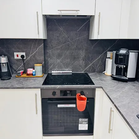 Apartment Boujee Arty In Centre