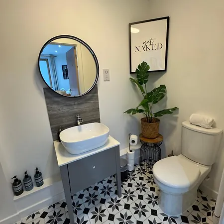 Boujee Arty In Centre With Private Parking Apartment