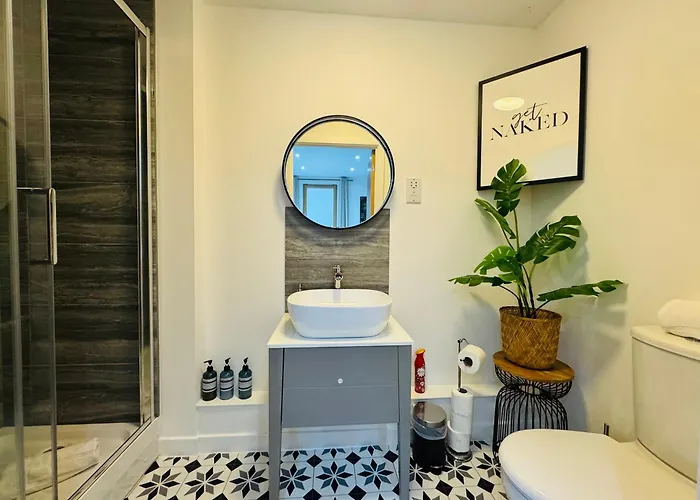 Boujee Arty In Centre