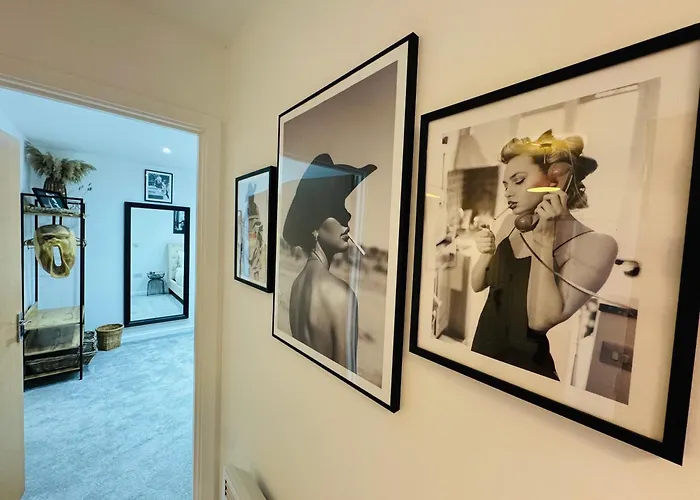 Boujee Arty In Centre