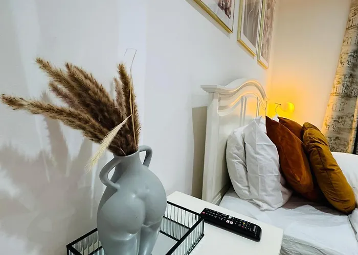 Boujee Arty In Centre Апартаменти