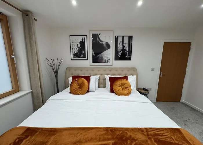 Boujee Arty In Centre 布里斯托