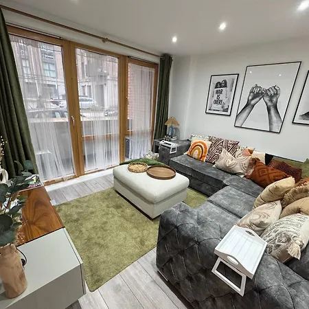 Boujee Arty In Centre Bristol