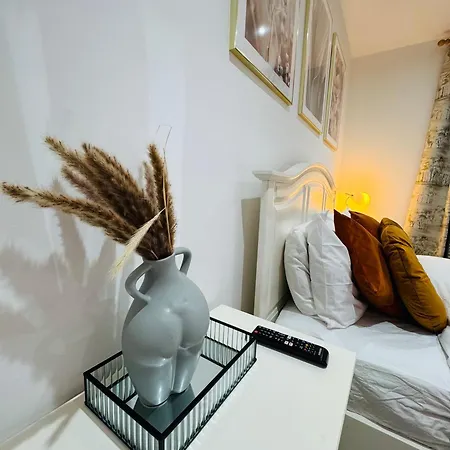 Boujee Arty In Centre Lejlighed