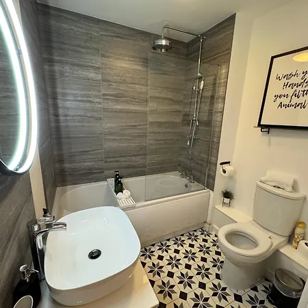 Boujee Arty In Centre