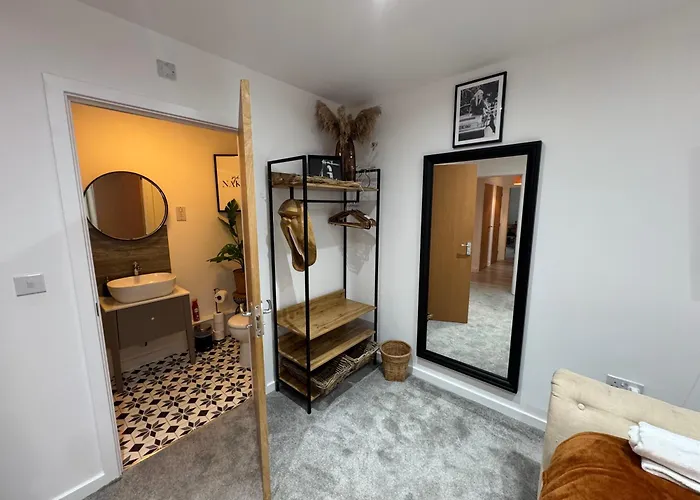 Boujee Arty In Centre * Bristol