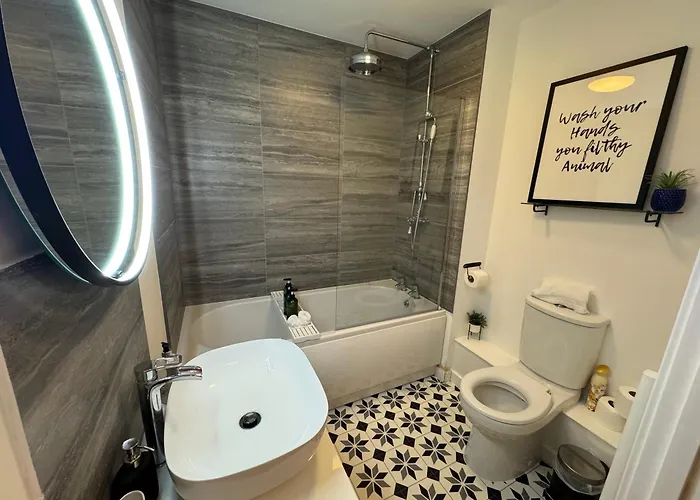 Boujee Arty In Centre